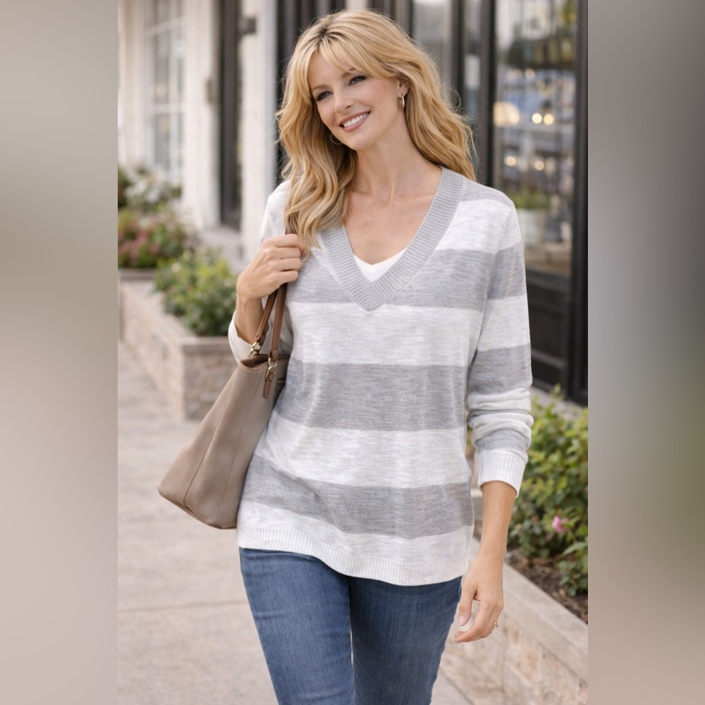 New York & Company Gray V Neck Sweater